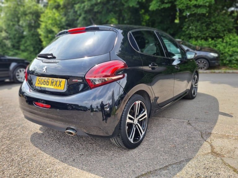 Peugeot 208 BLUE HDI GT LINE 1.6