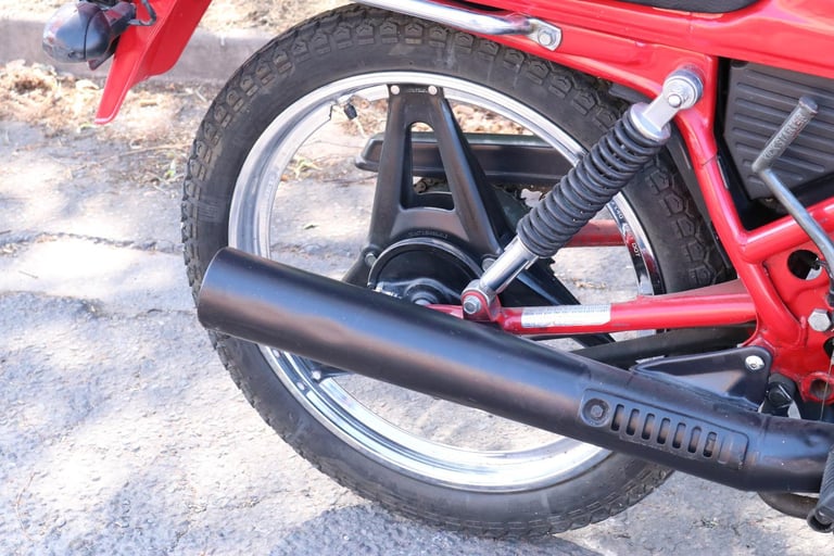Honda MB5 MB 5 1982 Helios Red One Year Only Super Rare Bike!