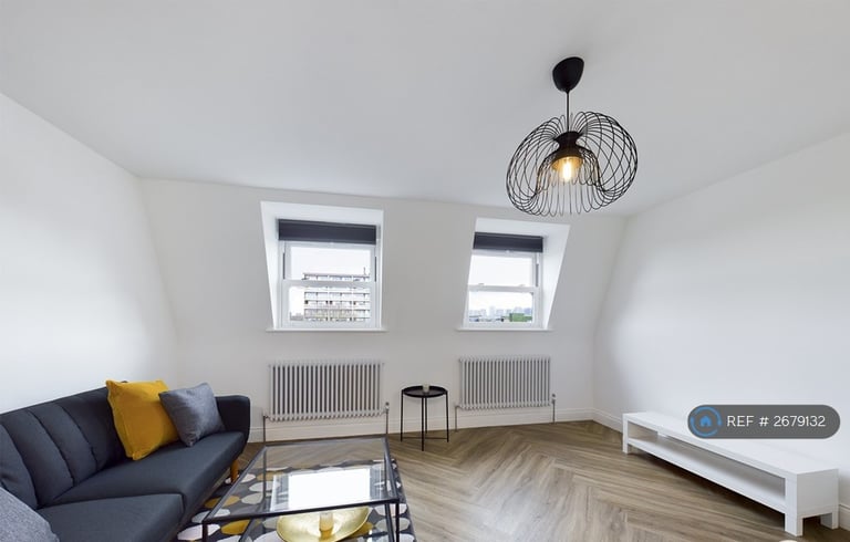 2 bedroom flat in Bethnal Green Road, London, E2 (2 bed) (#2679132)