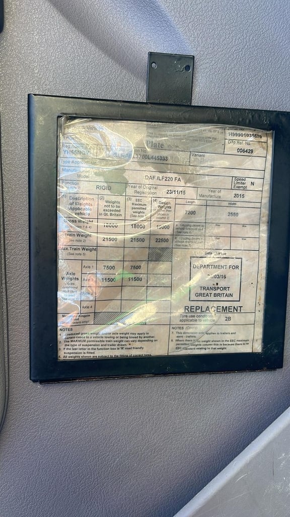 2015 (65) LEYLAND DAF LF220 HOOKLOADER. ENCLOSED BODY. 18 TON GVW. EURO 6. 