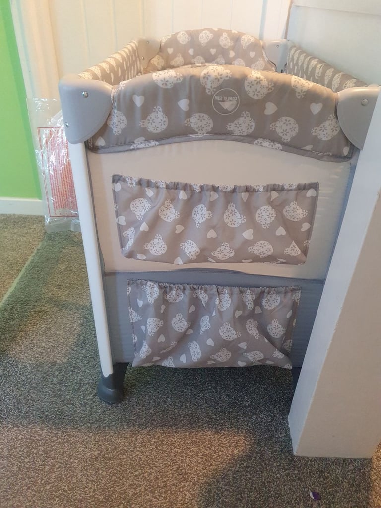 Hauck Bedside Crib/Cot - Grey 