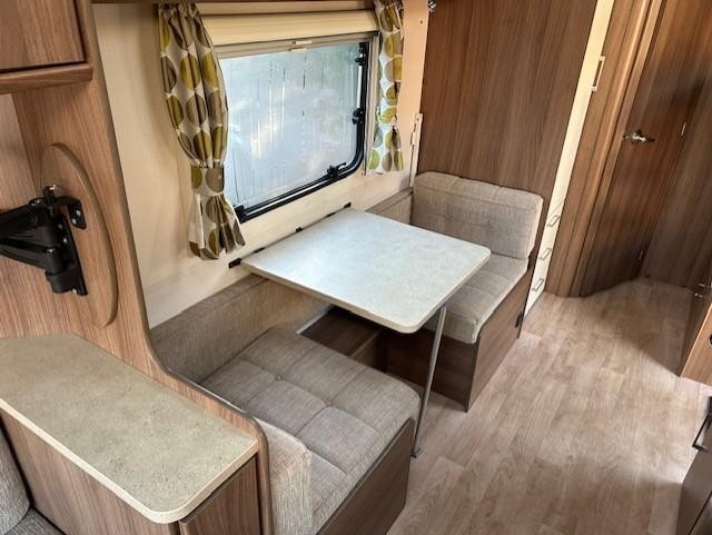 2016 LUNAR VENUS 580 6 BERTH BUNK BEDS CARAVAN