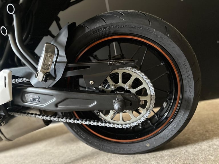 STUNNING LOW MILEAGE 2023/23 KAWASAKI Z650 RS MOTORCYCLE