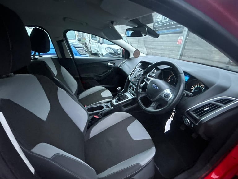 2012 Ford Focus 1.6 Zetec 5dr HATCHBACK Petrol Manual