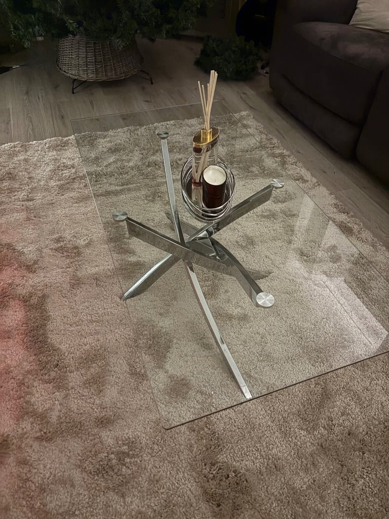 Glass coffee table 