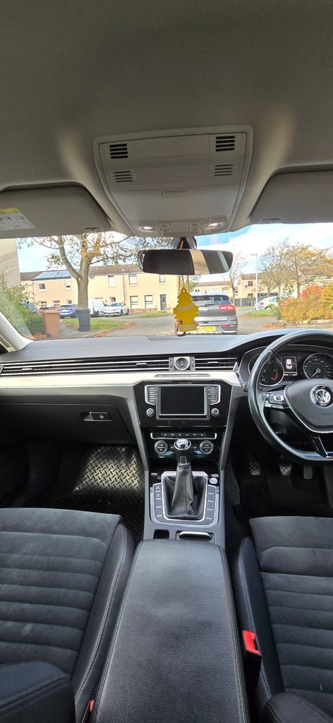 Volkswagen, PASSAT, Saloon, 2015, Manual, 1968 (cc), 4 doors