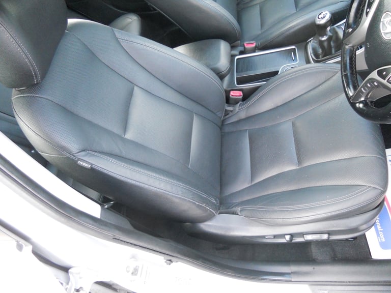 2016 Hyundai i30 1.6 Premium 5dr HATCHBACK Petrol Manual