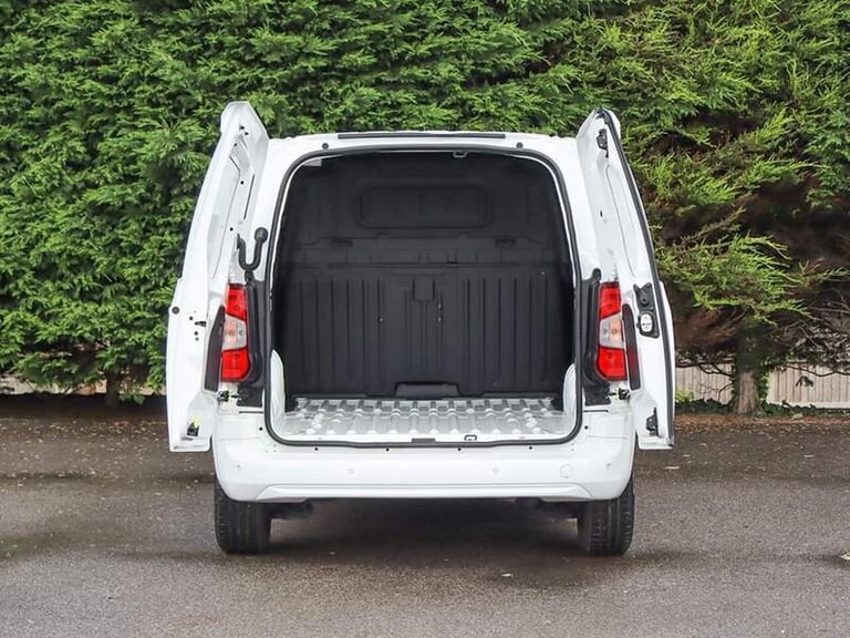 2020 Vauxhall Combo 2000 1.5 Turbo D 130ps H1 Sportive Van Auto PANEL VAN DIESEL Automatic