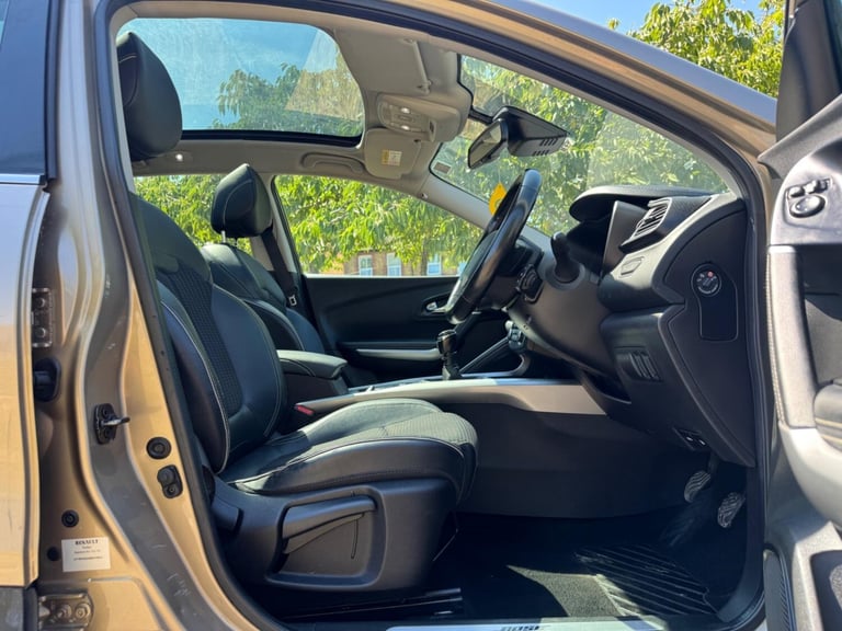 2017 Renault Kadjar 1.2 TCe Signature Nav Euro 6 (s/s) 5dr HATCHBACK Petrol Manual