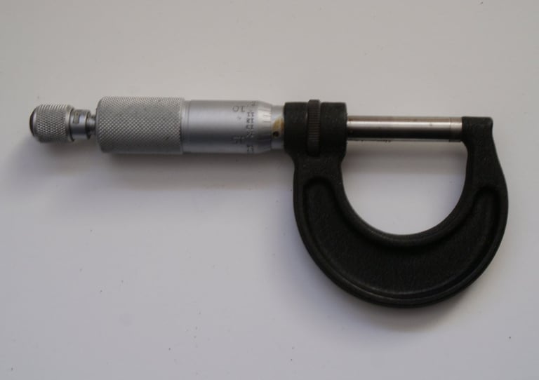 Moore & Wright 0”-1”’ (Imperial) Micrometer No. 965, cased and boxed in excellent condition