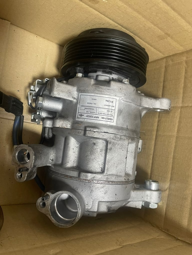 image for BMW 318d 2011 air conditioning compressor (like new).