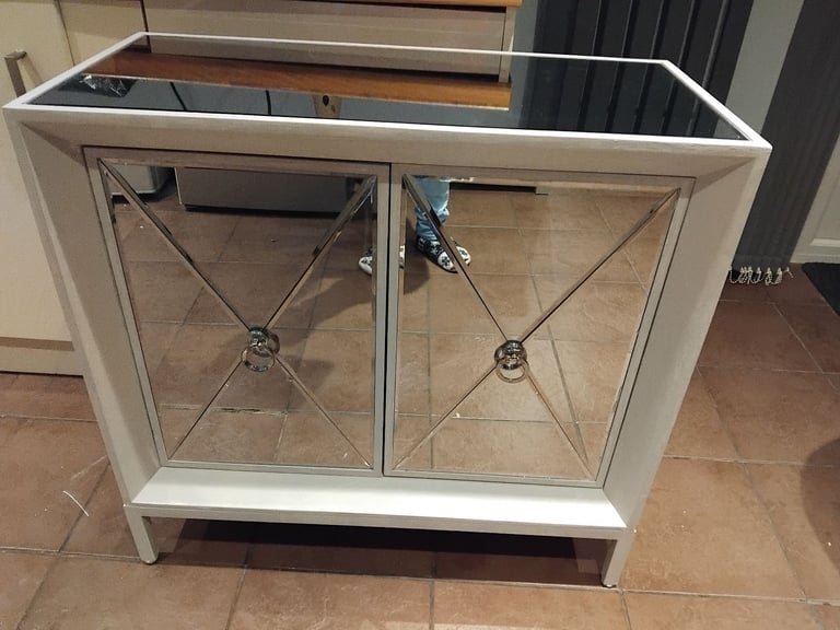 Mirrored sideboard 