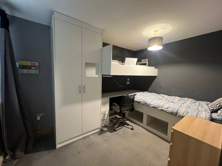 M9 Blackley Wallbrook Drive Spare room to rent 