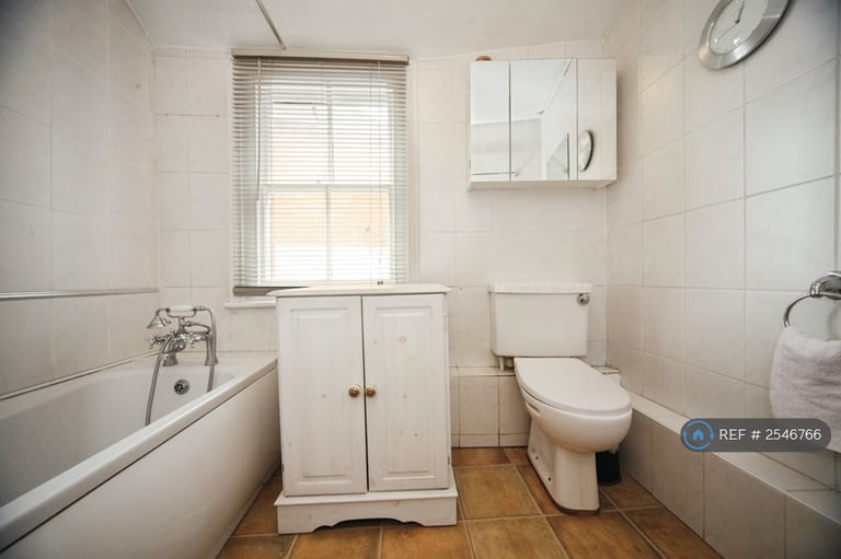 5 bedroom house in High Street, Tring, HP23 (5 bed) (#2546766)