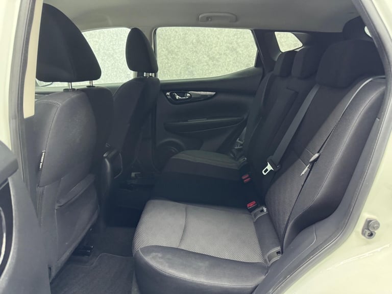 2016 Nissan Qashqai 1.2 DIG-T N-Connecta XTRON 2WD Euro 6 (s/s) 5dr HATCHBACK Petrol Automatic