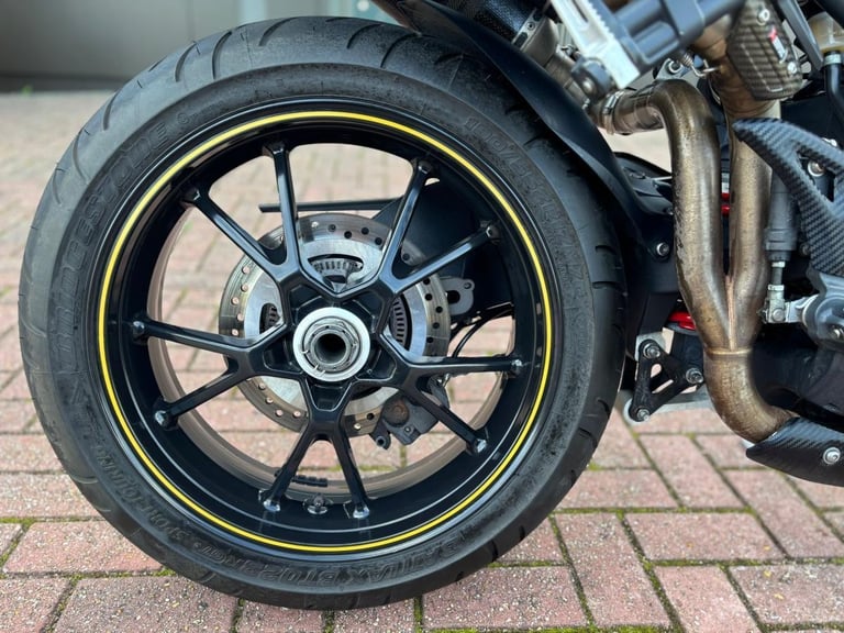 2015 TRIUMPH SPEED TRIPLE 1050 - TWIN AKRA'S - 6 STAMPS - 12 MONTHS MOT