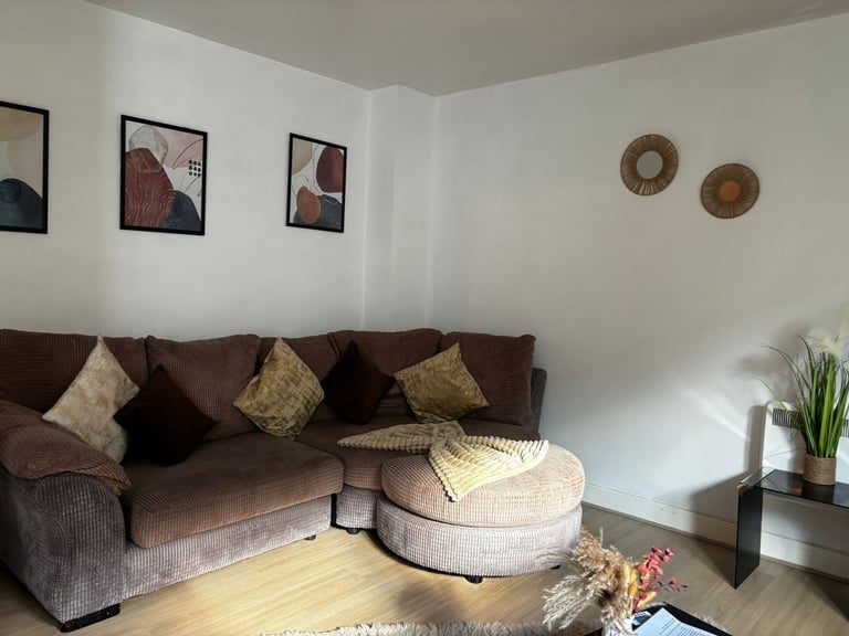 ✨ Brown Two-Tone 3-Seater Sofa with Footstool – Cosy & Luxurious Feel ✨