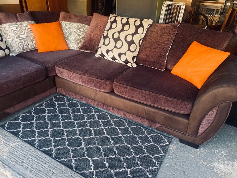 DFS CORNER SOFA VGC - DELIVERY AVAILABLE 