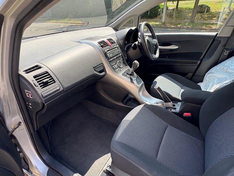 2010 facelift toyota Auris 1.6 automatic, drives perfect, excellent condition inside out,F.S.H 