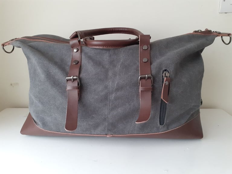 image for CANVAS LEATHER MENS TRAVEL DUFFEL BAG, GOOD CONDITION 