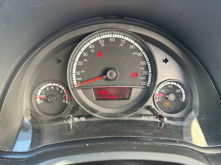 VOLKSWAGEN UP 1.0 Move up! 2015