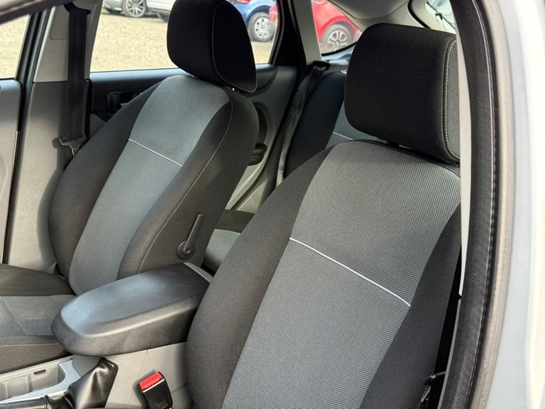 2010 Ford Focus 1.6 Zetec 5dr HATCHBACK Petrol Manual