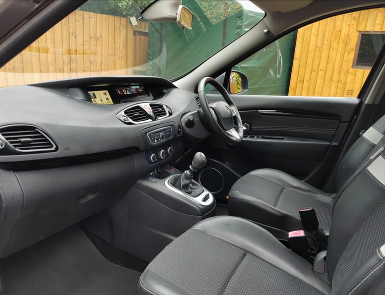 Renault Scenic 1.5DCi diesel, Long MOT, Service History, Lady owner since 2012