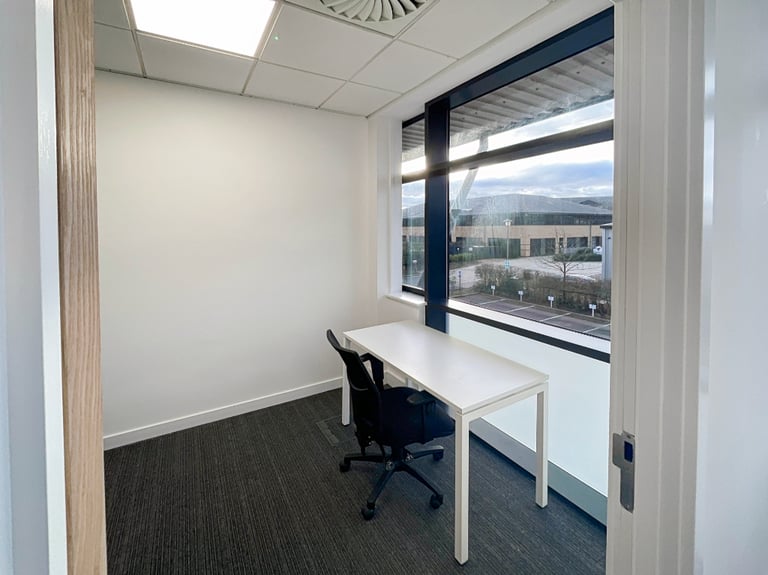 Huntingdon - PE29 6FN, Find office space in HQ Huntingdon, Redshank House for 1 person