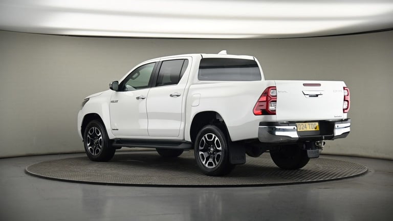 2024 Toyota Hilux 2.8 D-4D Invincible Pickup Double Cab 4dr Diesel Auto 4WD Euro 6 (s/s) (204 Pic...