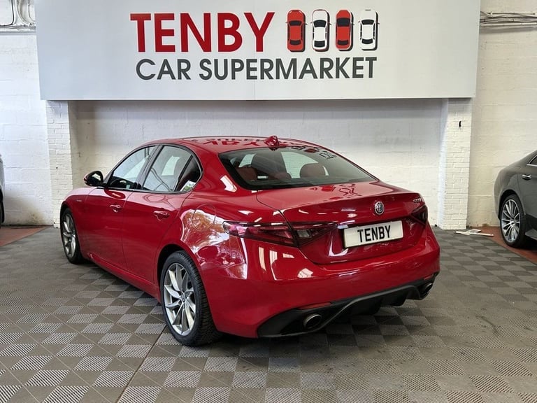 2018 Alfa Romeo Giulia 2.0T Veloce Saloon 4dr Petrol Auto Euro 6 (s/s) (280 ps) Saloon Petrol Aut...