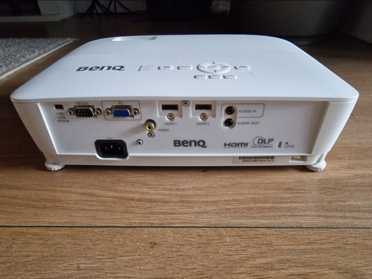 BenQ W1050 3D Ready DLP Projector 1080p full HD hdmi new lamp LONDON h