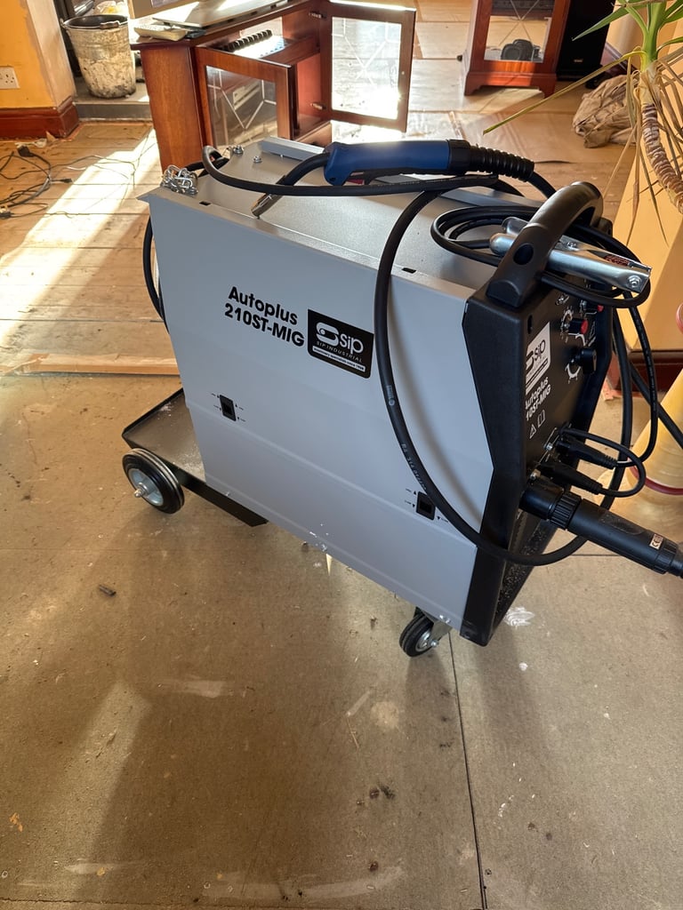 Auto Plus 210ST-Mig Welder