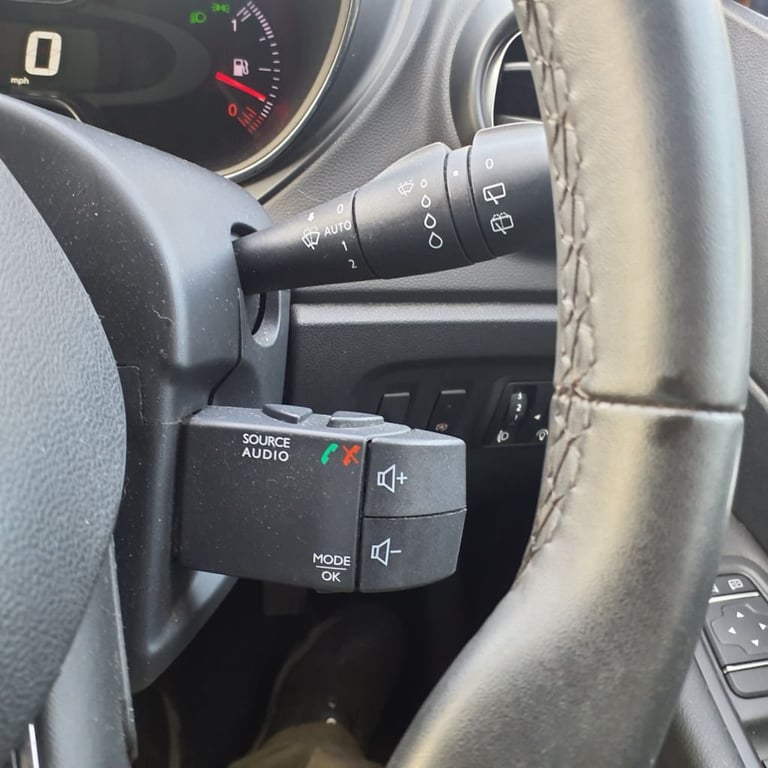 2018 68 RENAULT CAPTUR 0.9 TCE ENERGY ICONIC SUV 5DR PETROL MANUAL EURO 6 (S/S) 