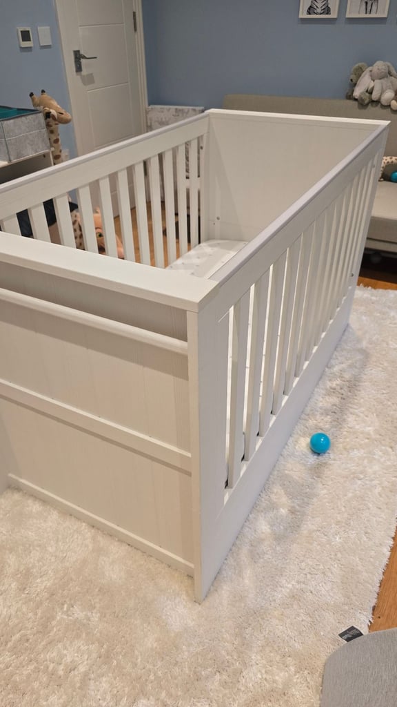Mamas and papas Baby cot bed