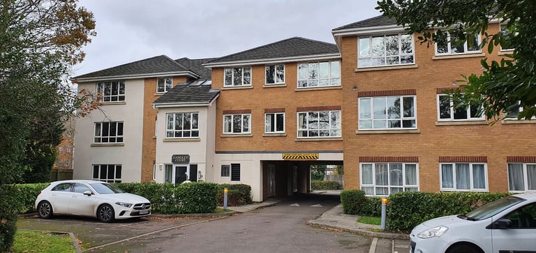 2 Bedroom 2 Bathroom Flat Three Bridges