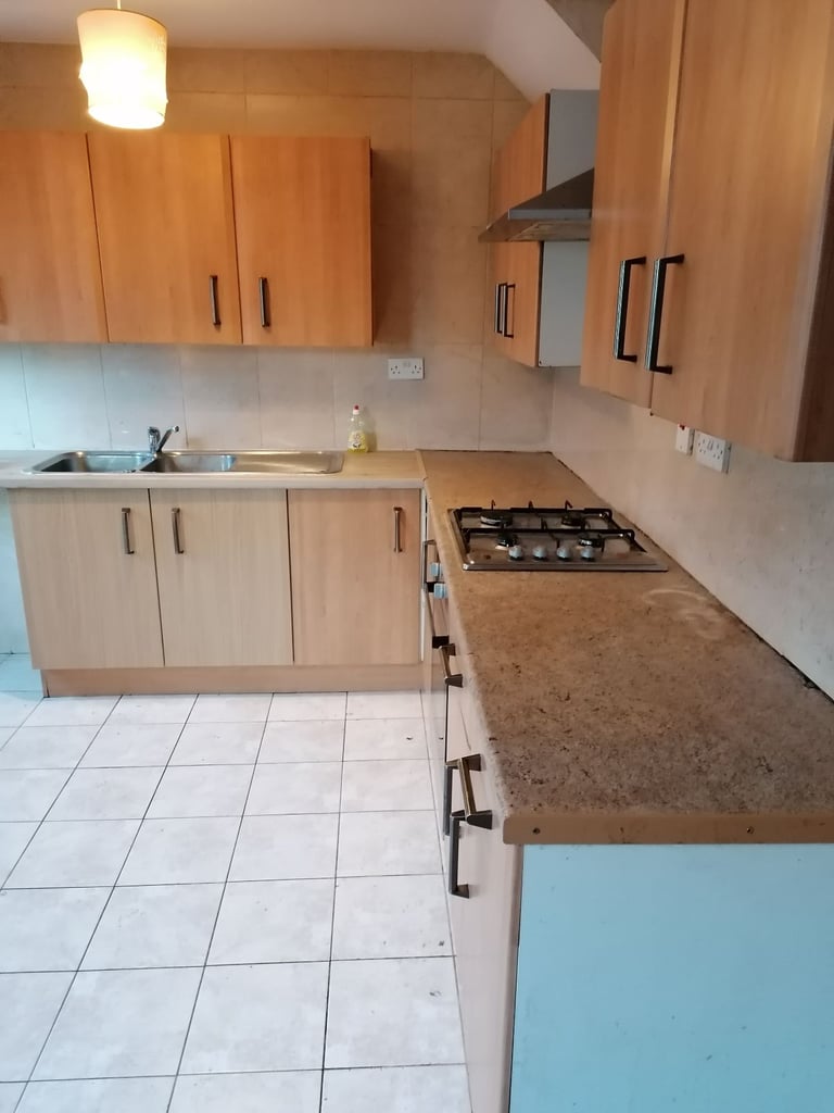 3 bed room semi detached house TO LET