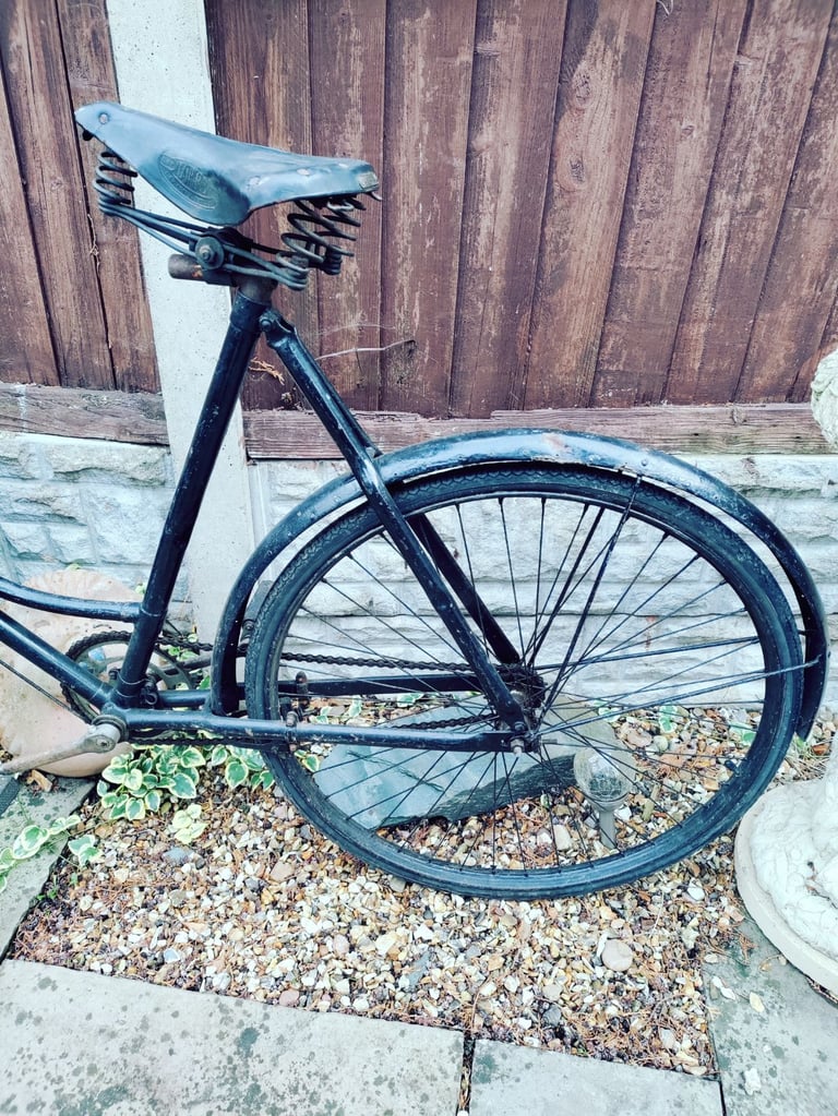 VINTAGE LADIES BIKE 