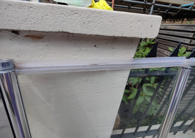 Bath shower screen - bifold, two fold, folding, 