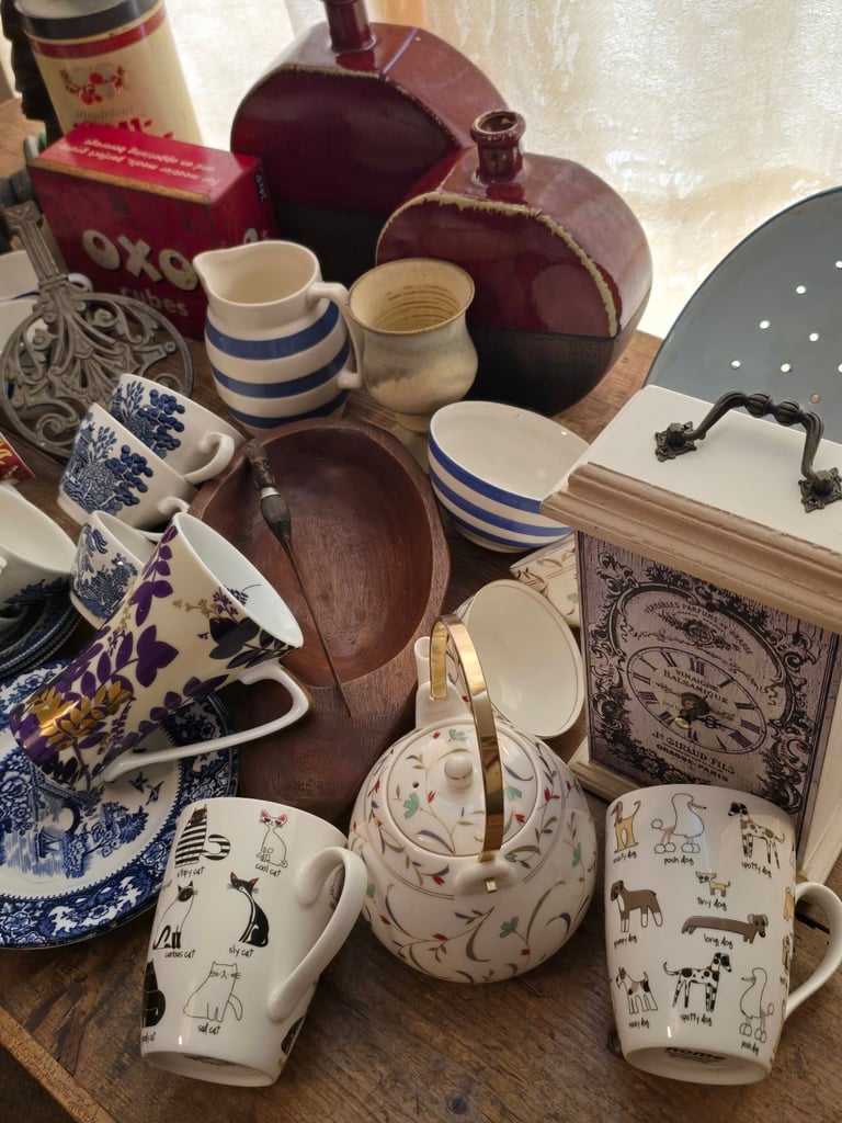 A lot of quality plus vintage items for sellers or car boot sale