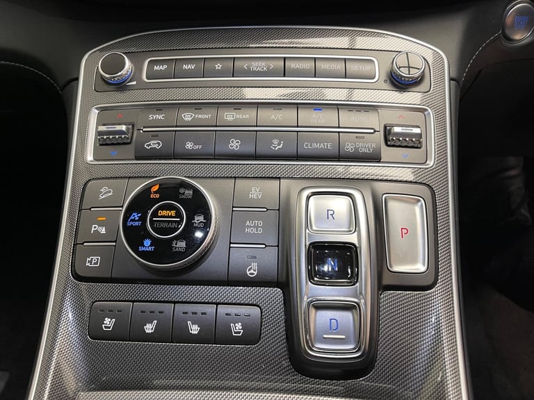 2022 Hyundai Santa Fe 1.6 T-GDi 13.8kWh Ultimate Auto 4WD Euro 6 (s/s) 5dr ESTATE Petrol/Electric...