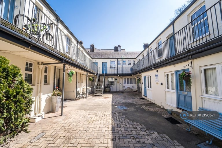 2 bedroom flat in Trinity Mews, Torquay, TQ1 (2 bed) (#2198671)