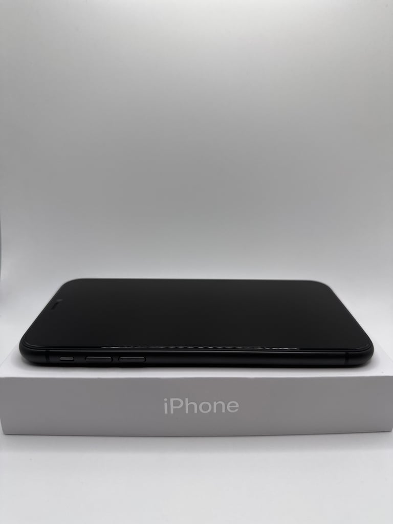 PRISTINE: Apple iPhone 11, 64gb, Black (UNLOCKED)