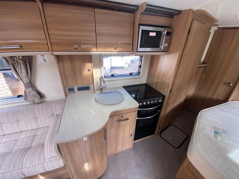 BAILEY UNICORN VALENCIA - 2015 - FIXED BED - 4 BERTH - MOVER - PRISTINE 