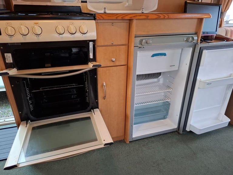 2003 Abbey Freestyle 520 SE 4 berth caravan with motor mover and solar panel