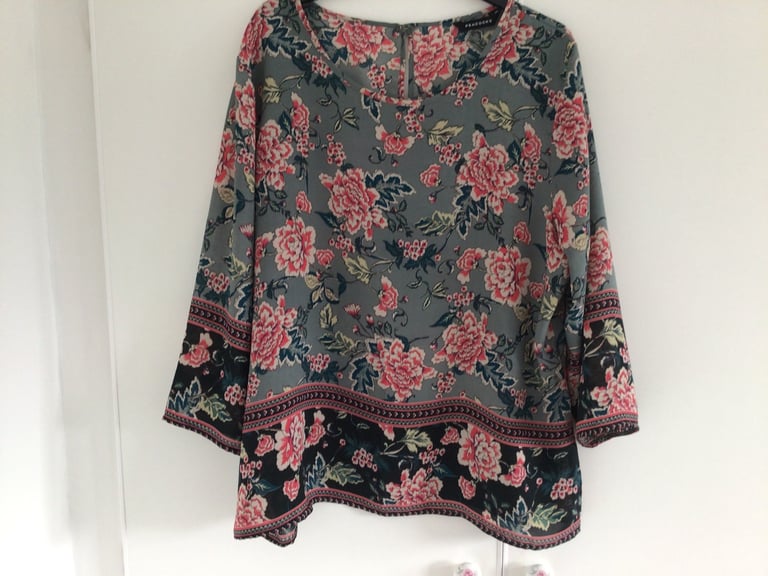 image for 🌹 Peacocks Blouse Size 18 Never Been Worn 🌹