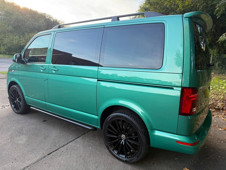 2020 VOLKSWAGEN TRANSPORTER T6.1 8 SEAT SHUTTLE SWB IN BAY LEAF GREEN - EURO