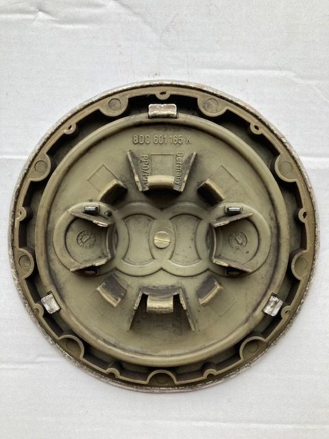 Audi TT A4 S4 Allroad etc. alloy wheel centre cap Part No 8D0 601 165 K