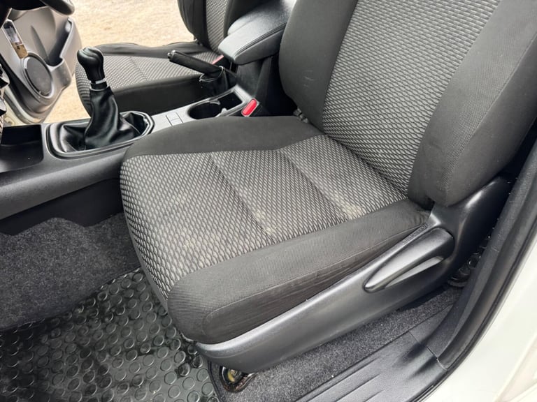 2019 Toyota Hilux Active D/Cab Pick Up 2.4 D-4D PICK UP DIESEL Manual