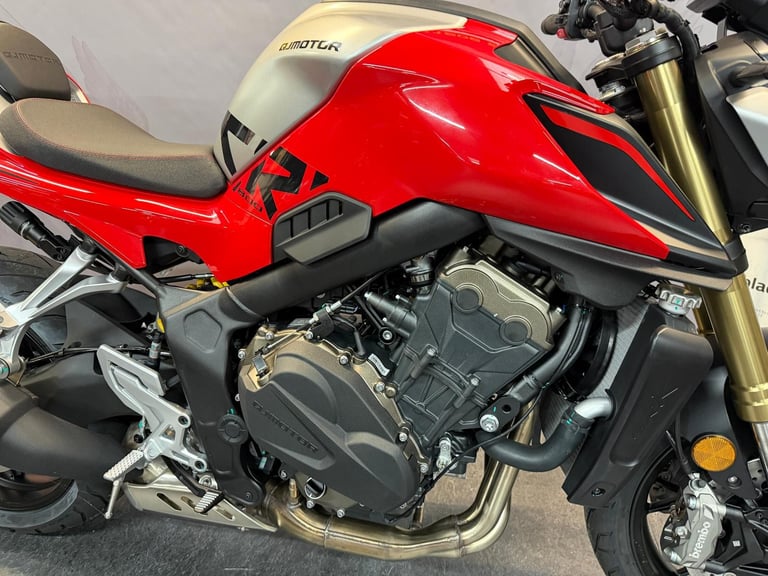 QJ MOTOR SRK800 2026 SUPER NAKED BRAND NEW MODEL TOP SPEC RED OR BLACK  £6699