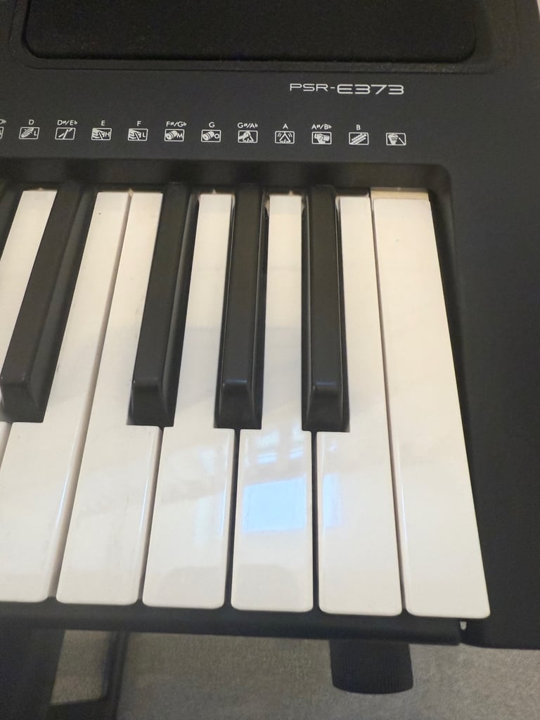 Yamaha PSR-E373 Keyboard with stand and stool
